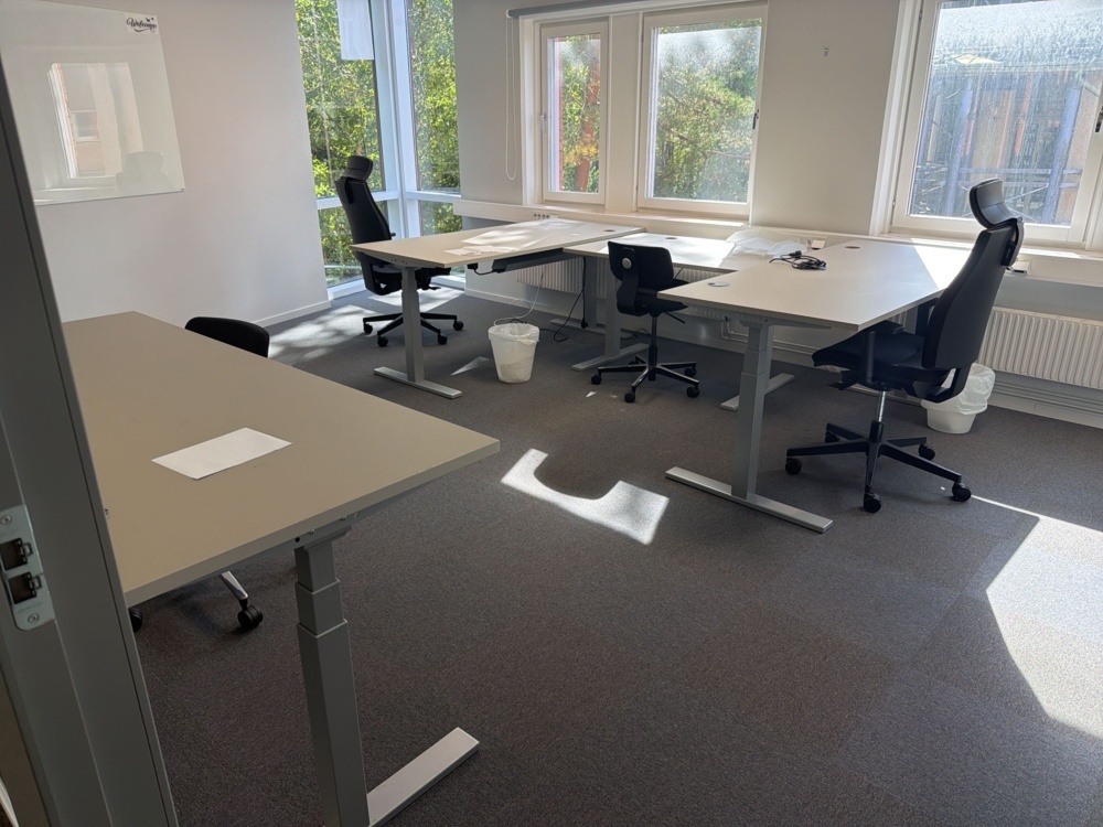 1566094-1 Large collection of various office furniture