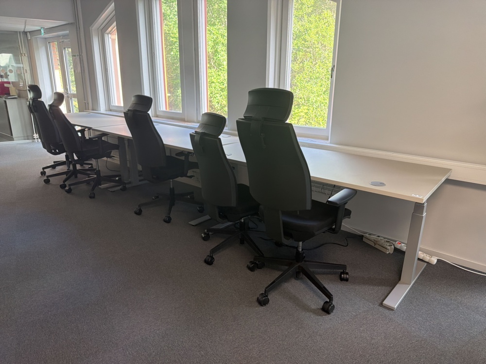 1566095-1 Kontorsmöbler, ritningsskåp och skrivare