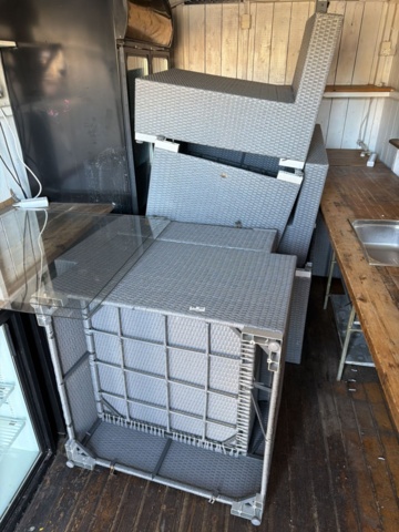 Modulär soffa i konstrotting med 2 bord på auktion i Västra Götaland, Strömstad hos PS Auction