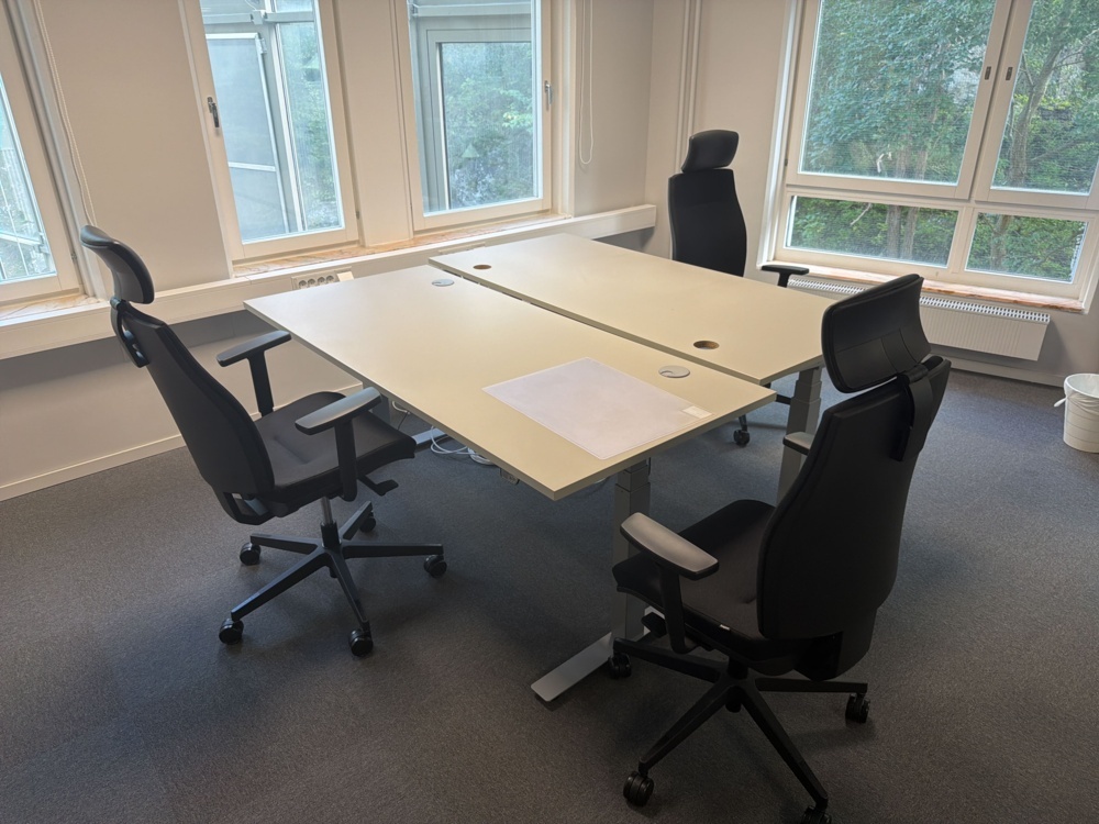 1566096-2 Office workplace with various furniture and decor