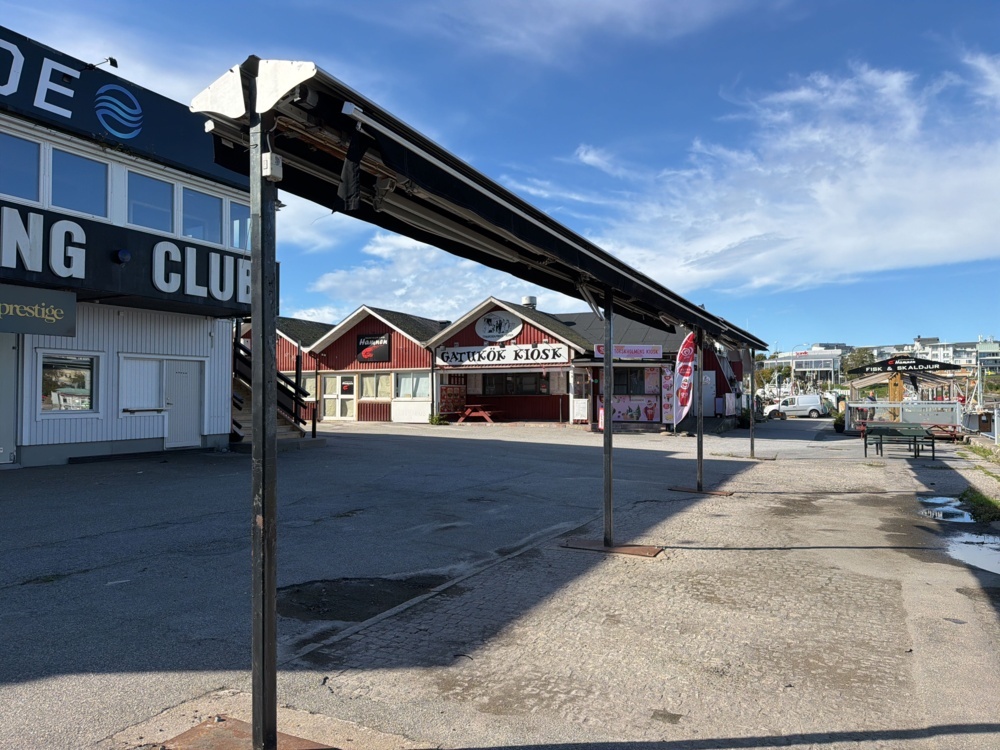 1566287-1 Awning on metal frame - approximately 17 m wide