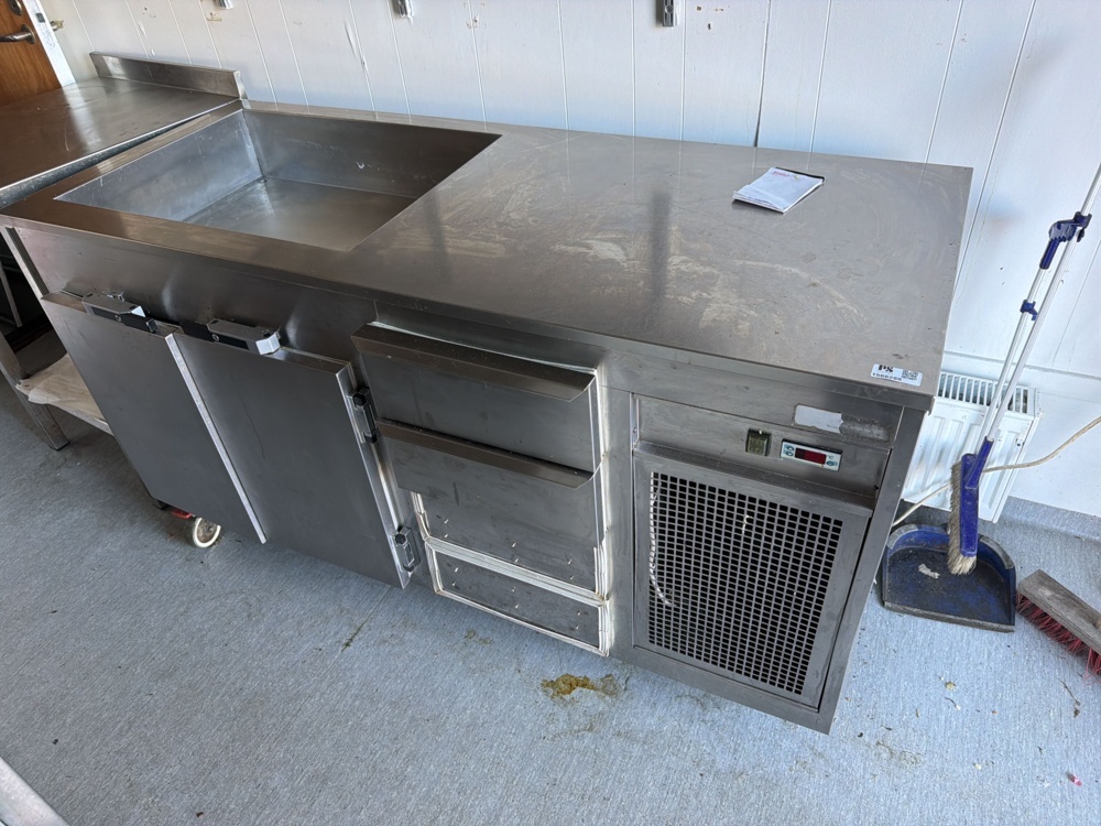 1566288-1 Refrigerated counter on wheels with ho