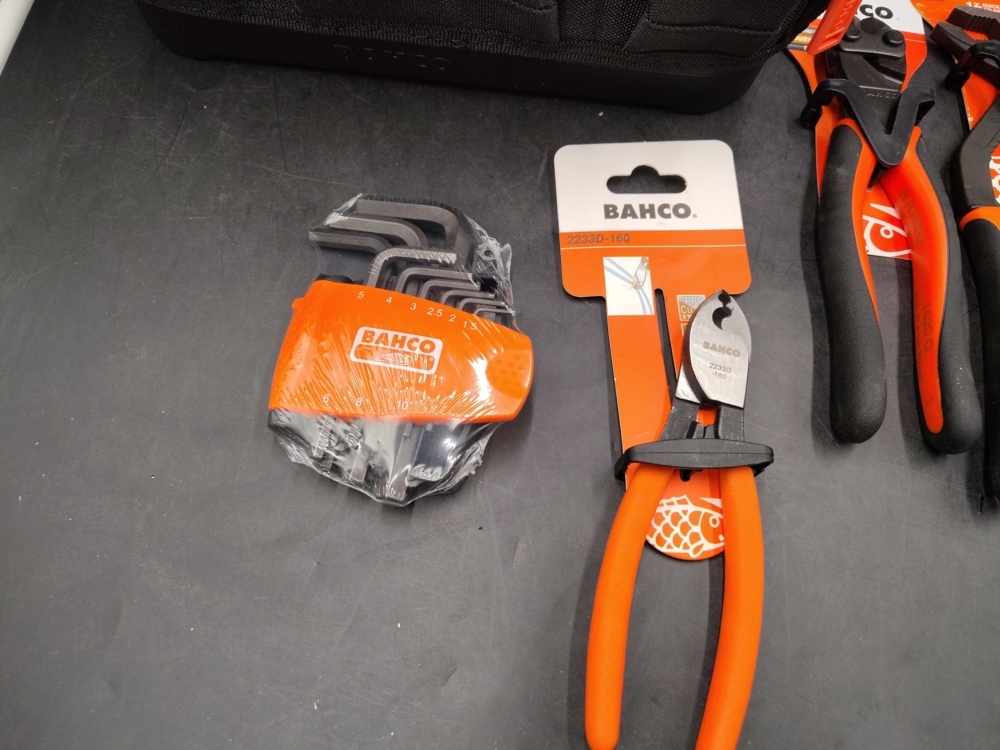 1583291-2 Handverktyg - Bahco, tänger, gummiklubba och måttband