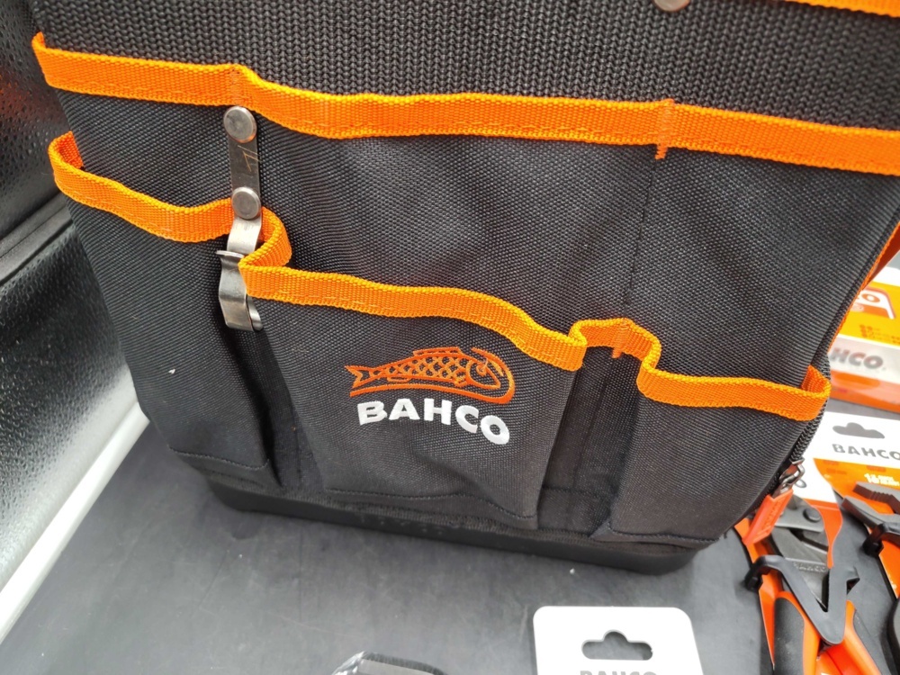 1583292-2 Handverktyg - Bahco, tänger, gummiklubba och måttband
