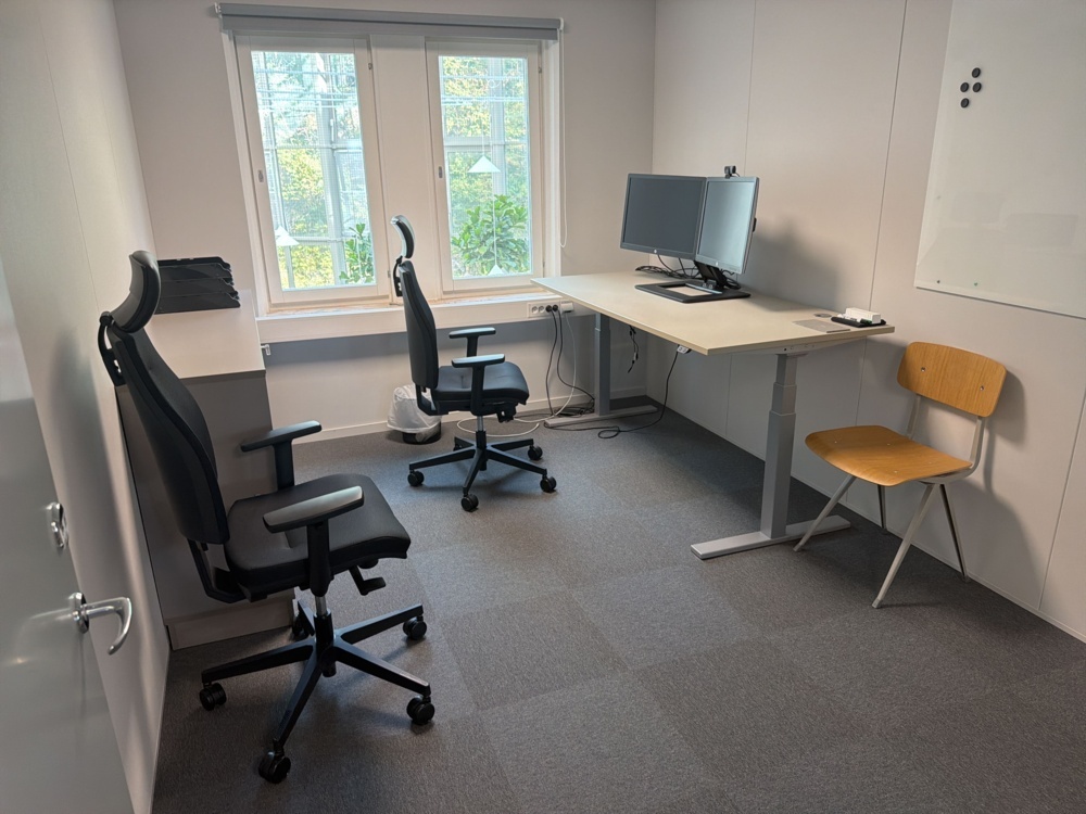 1566103-1 Office workplace with office furniture and screens