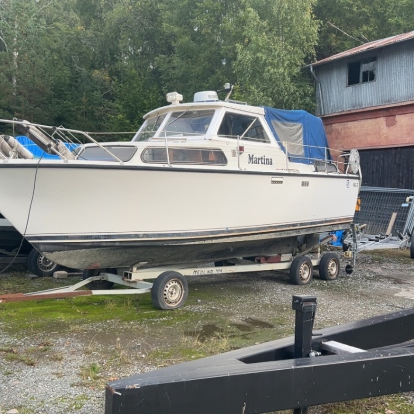 1573700-4 Boat with trailer – KEL 32 (Repair object)