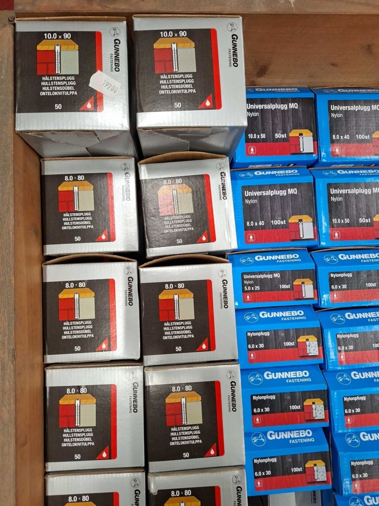 1581639-2 Lot with Plug, Gunnebo