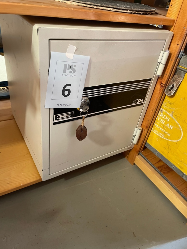 1583406-1 Safe HADAK 43 x 47 and H 51