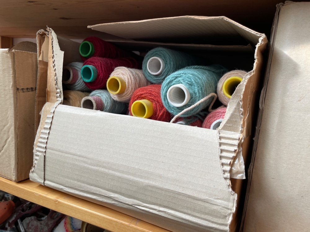 1583423-1 Yarn and thread of various kinds