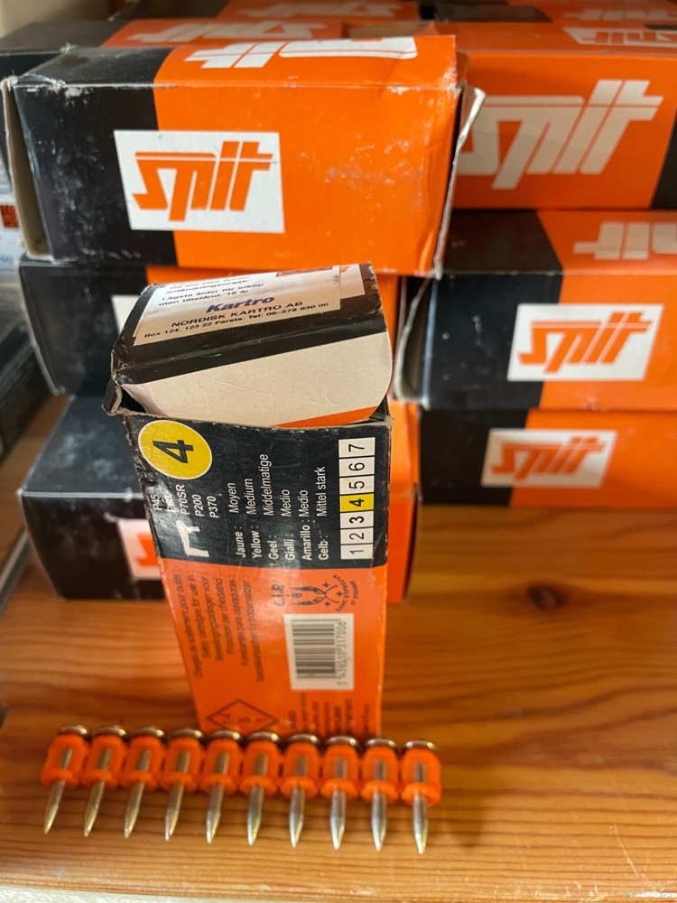 1583438-2 Hilti spikpistolskott Split