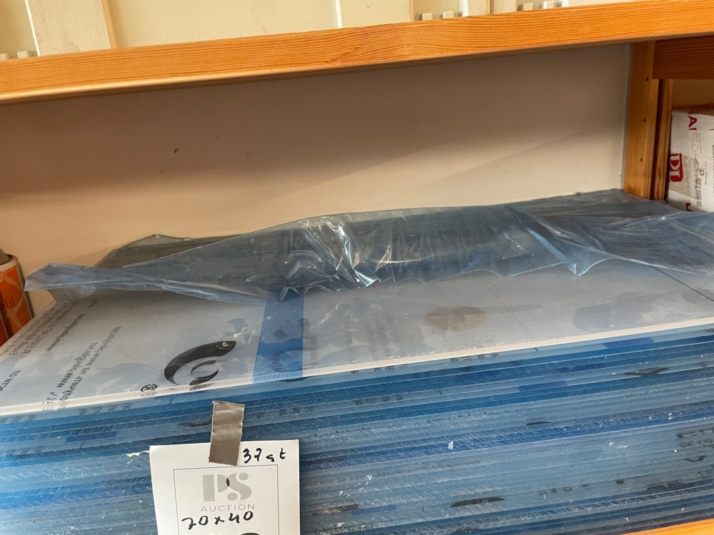 1583440-2 Plexiglass sheets 70 x 40, 32 pcs.