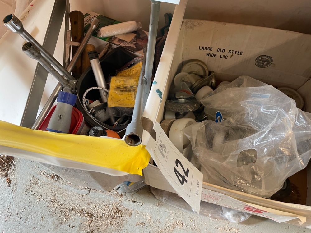 1583442-1 Tools and miscellaneous in boxes