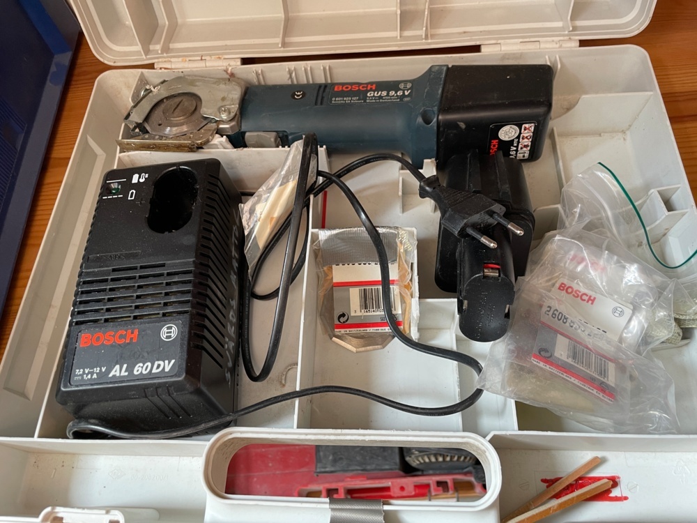 1583458-2 Carpet cutting machine Bosch battery-powered