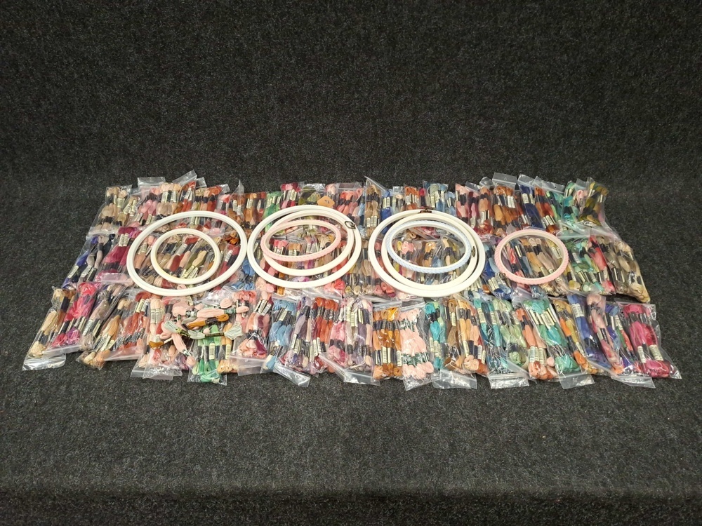 1582697-1 Sortiment med broderigarn