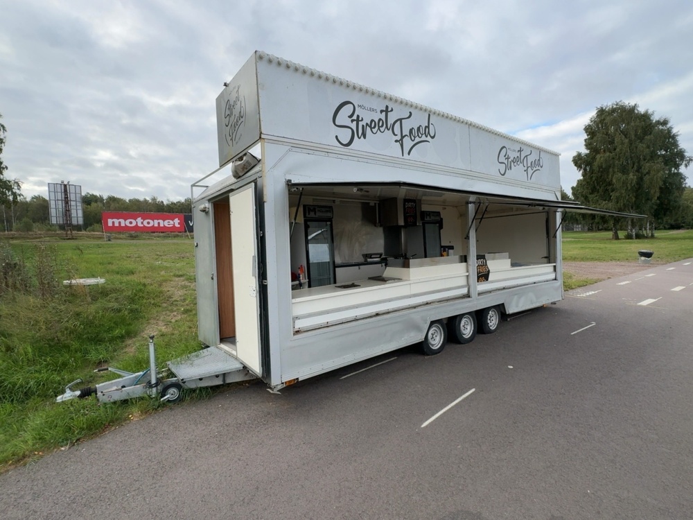 1536079-2 Large Food Truck / Street Food Truck with Kitchen Equipment - DC Trailer