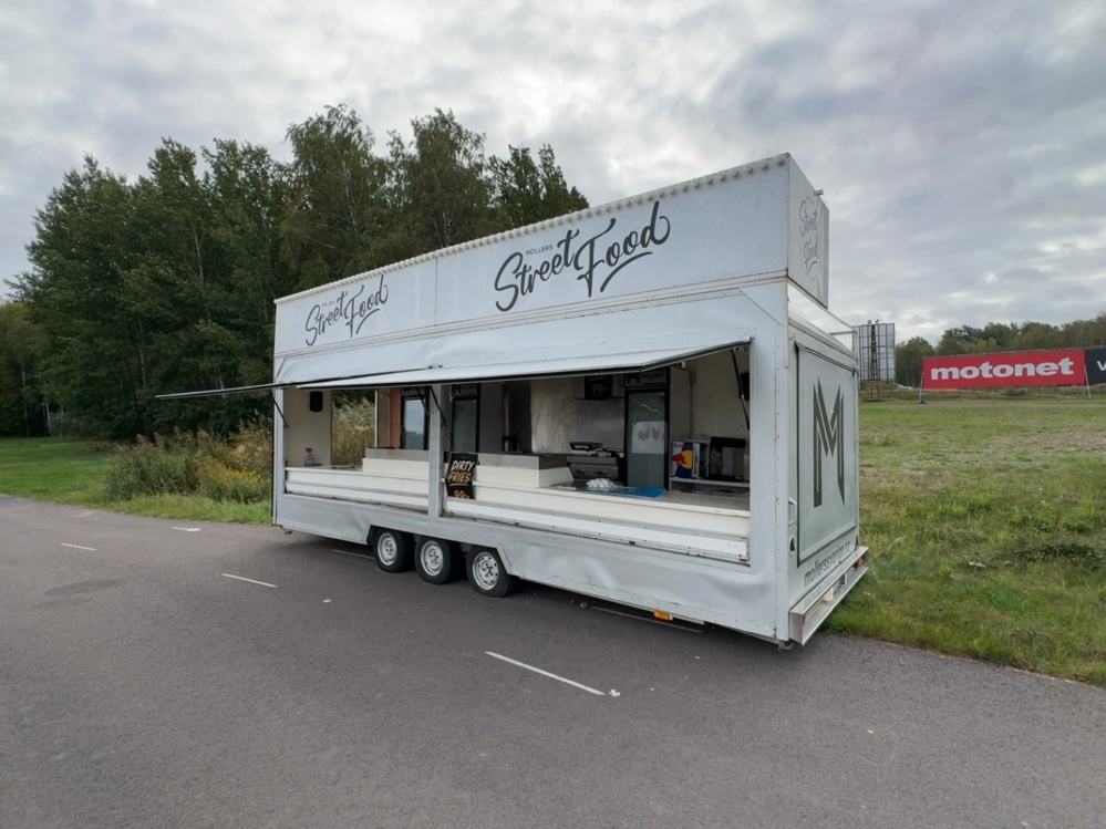 1536079-1 Large Food Truck / Street Food Truck with Kitchen Equipment - DC Trailer