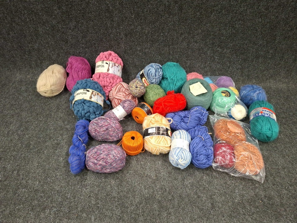 1582700-1 Assortment of yarn