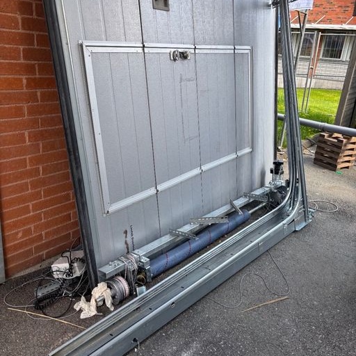1584709-1 Sectional door with door 200x290 cm (Lindab - 2013)