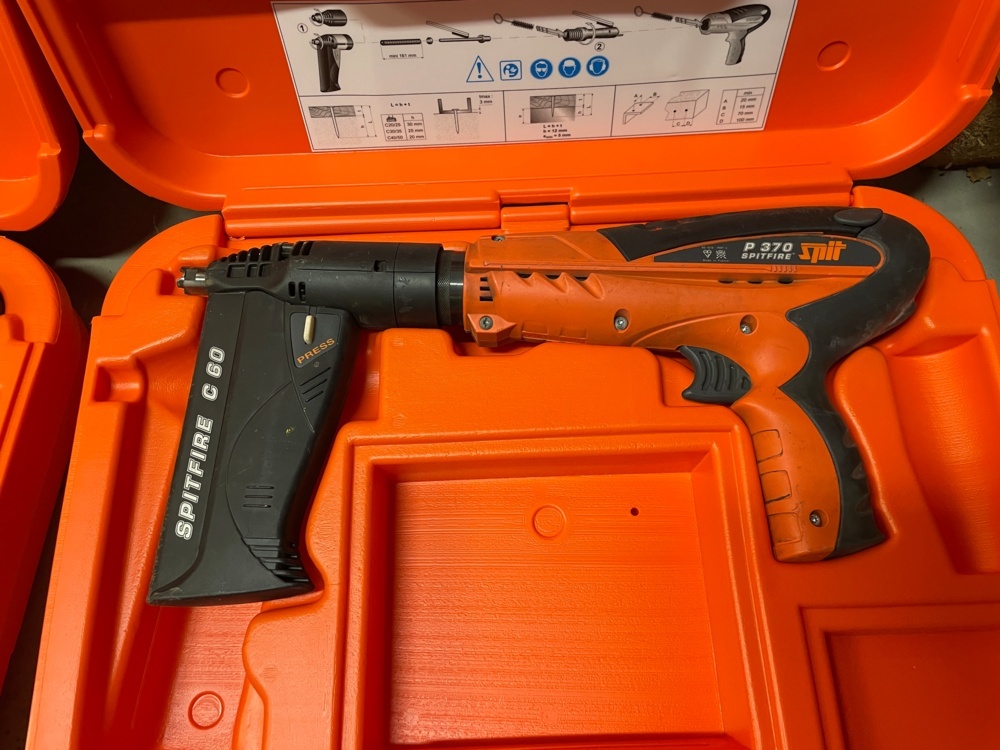 1583465-1 Spikpistol Split Spitfire C 60