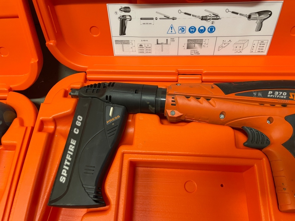 1583466-2 Spikpistol Split Spitfire C 60