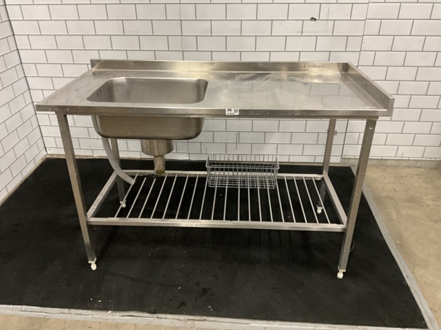 Rostfri bänk med ho på auktion i Kronoberg, Växjö hos PS Auction