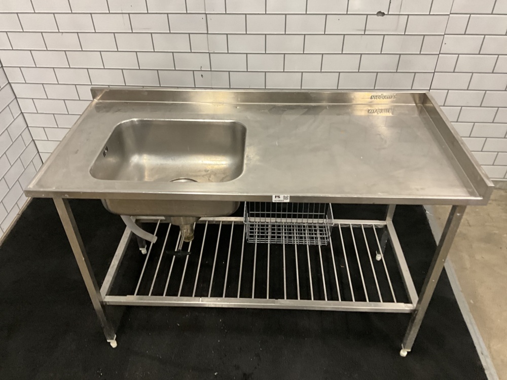 1473663-2 Stainless steel bench with hob