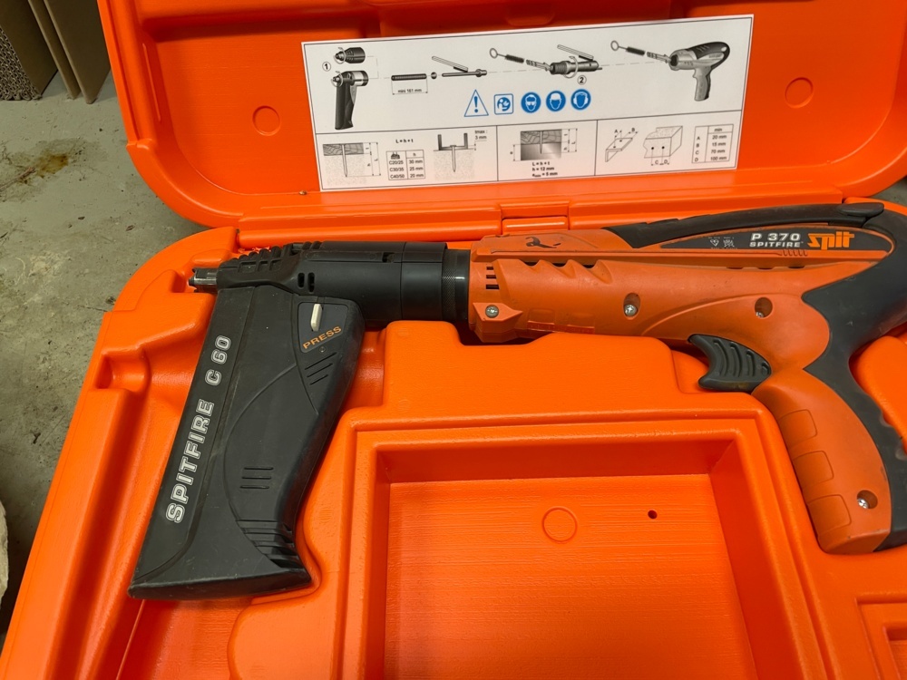 1583467-2 Spikpistol Split Spitfire C 60