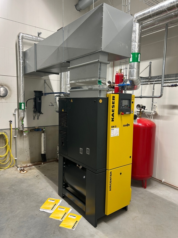 1545992-1 Screw compressor with refrigeration dryer and accessories - Kaeser Aircenter SM 13 -2021