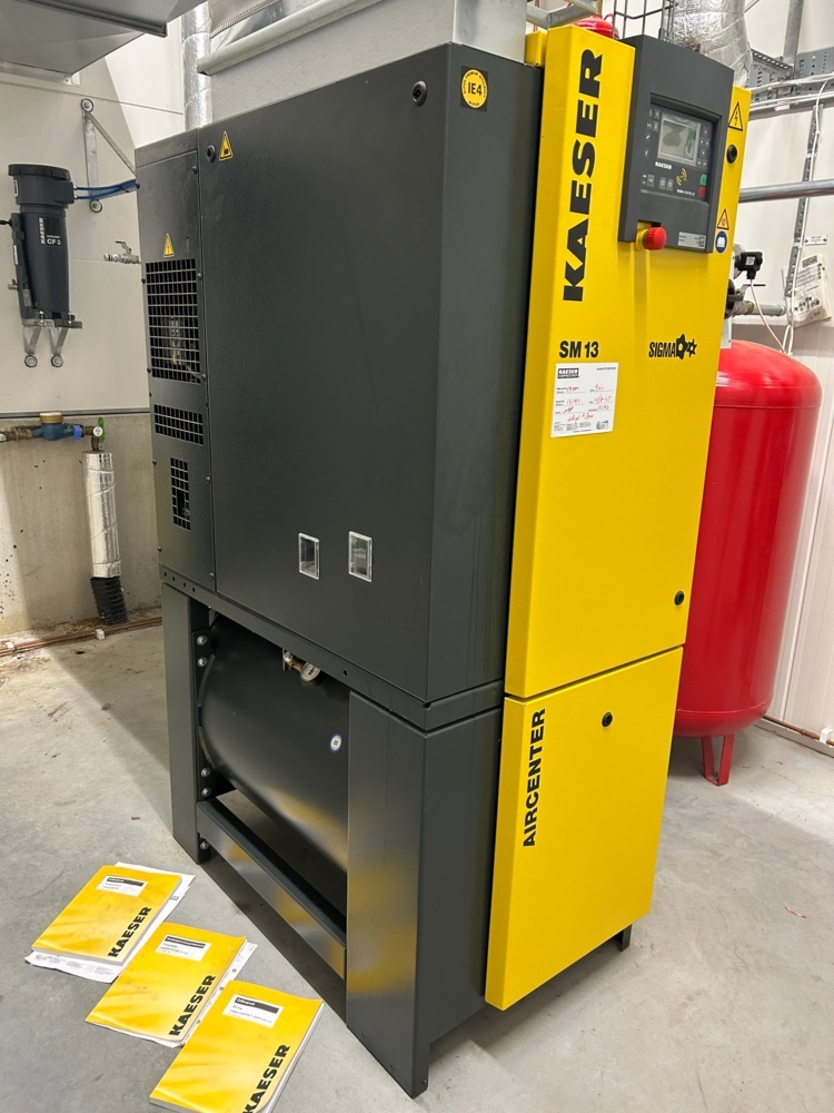 1545992-2 Screw compressor with refrigeration dryer and accessories - Kaeser Aircenter SM 13 -2021