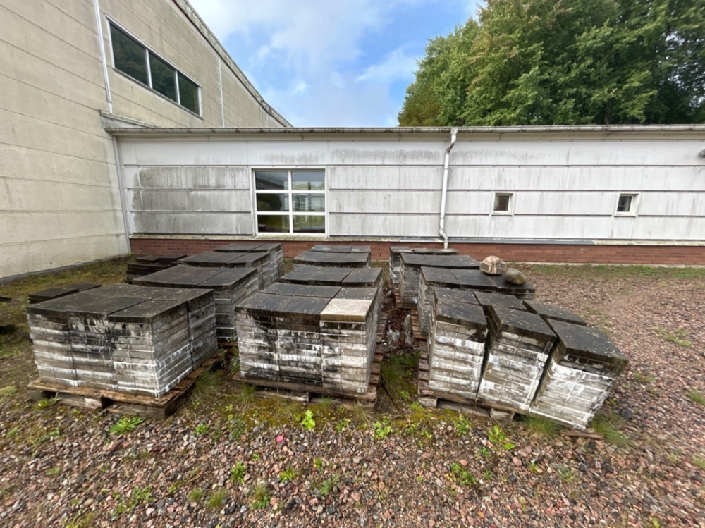 1486403-1 Parti med markplattor ca 1000 st