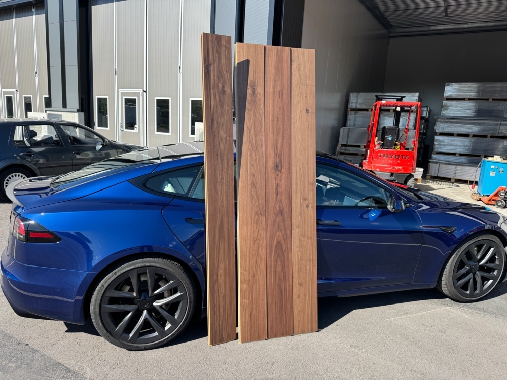 1584732-2 Härdad Valnöt Terra Brown, mattlackad, 83 kvm, klickgolv 5G, XL, 1-stav