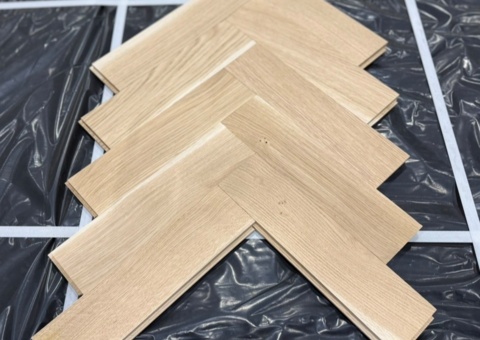 Solid herringbone parquet in Oak, 160 sq m, 16x70x250mm