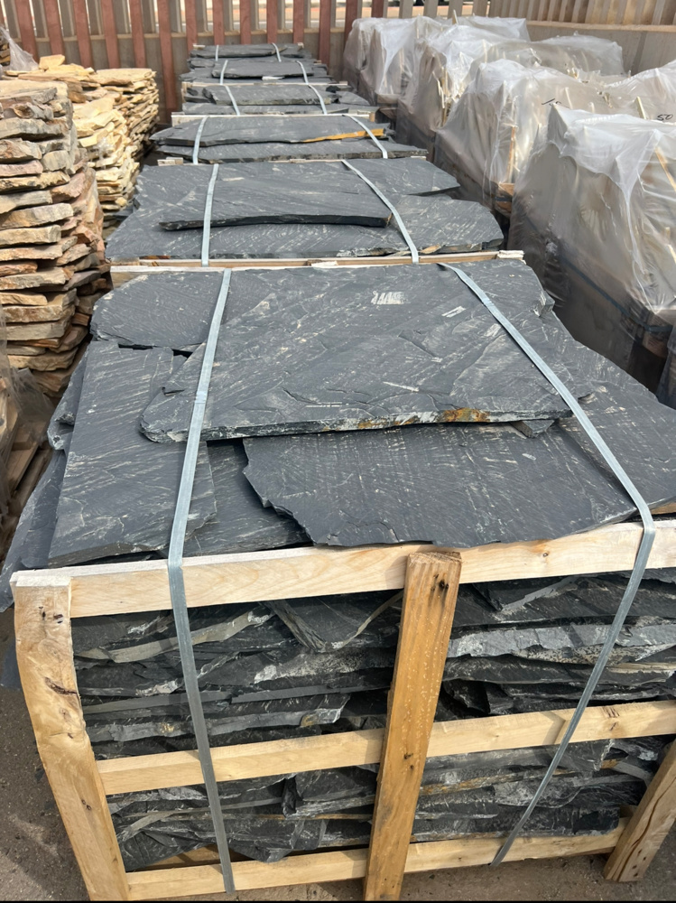 1584739-1 Black slate, approximately 100 sq m