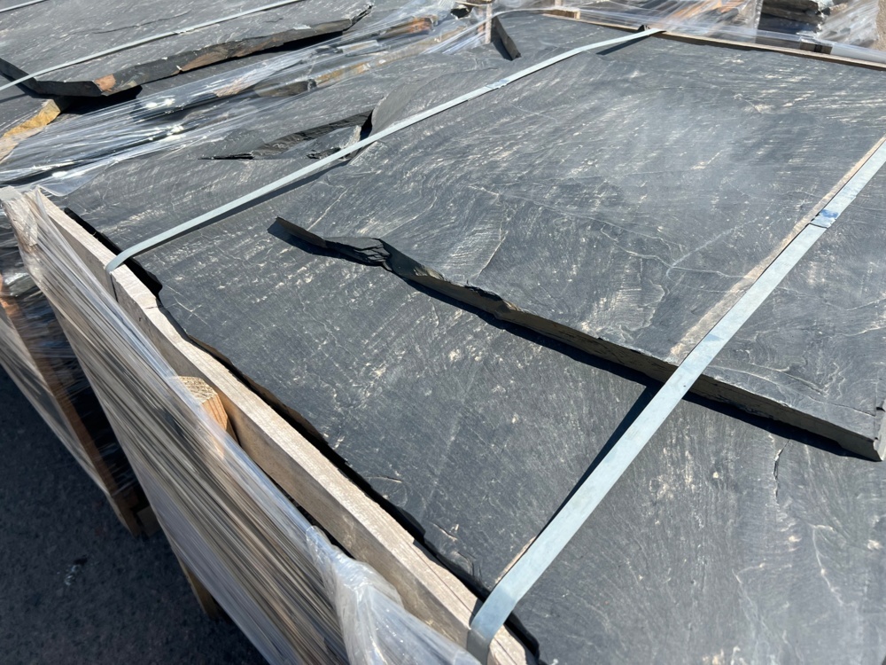 1584739-2 Black slate, approximately 100 sq m