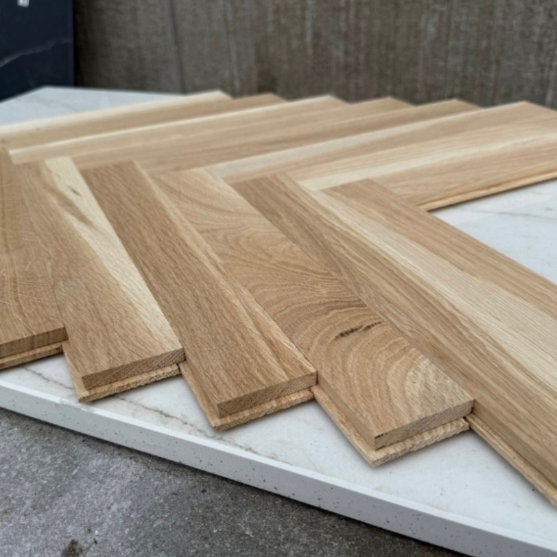 1584752-1 Solid herringbone parquet in Oak, 108 sq m, 16x70x340mm