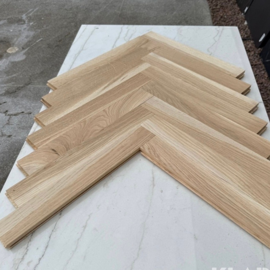 1584752-2 Solid herringbone parquet in Oak, 108 sq m, 16x70x340mm