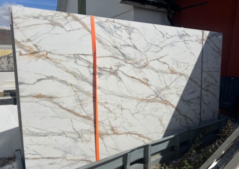 Countertop 160x320 warm white marble look