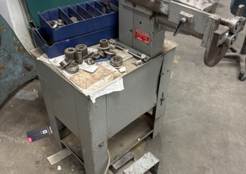 Serging and folding machine with accessories - Belano Maskin AB