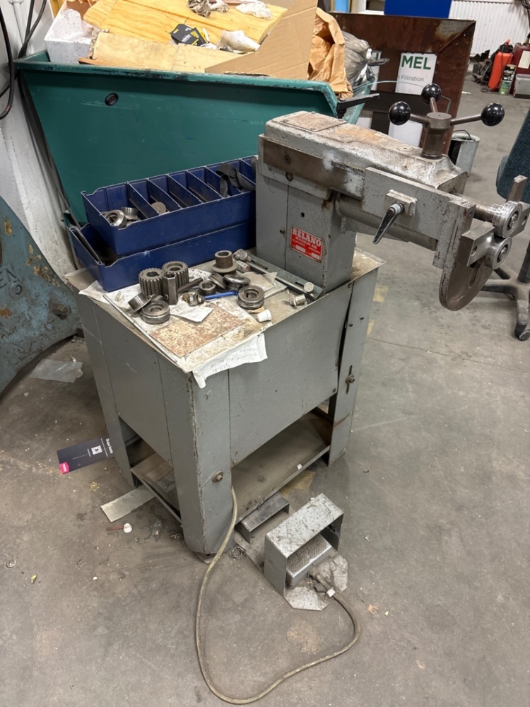1536082-1 Serging and folding machine with accessories - Belano Maskin AB