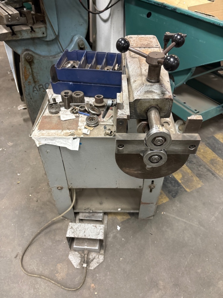1536082-2 Serging and folding machine with accessories - Belano Maskin AB