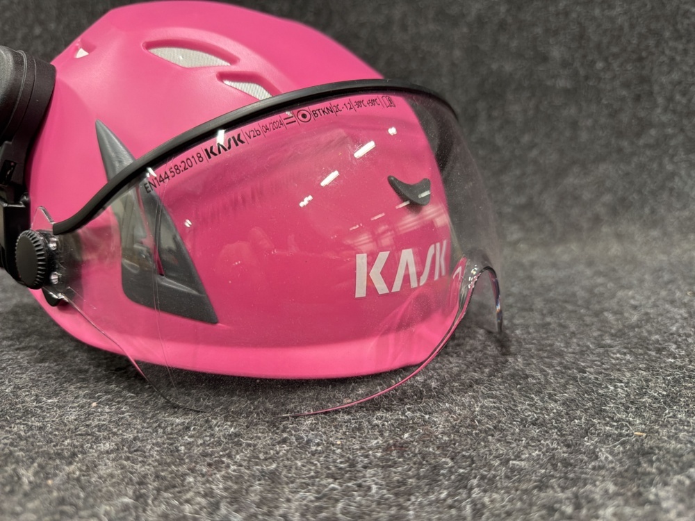 1582706-2 Skyddshjälm med hörselskydd Kask