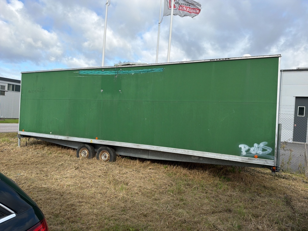 1566412-2 Crew trailer with interior and electrical installation