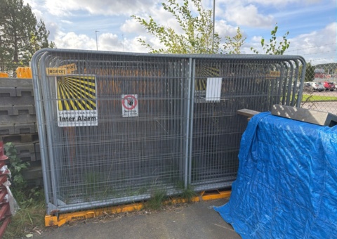Lot with construction fence and concrete footings - Total approx. 154 units
