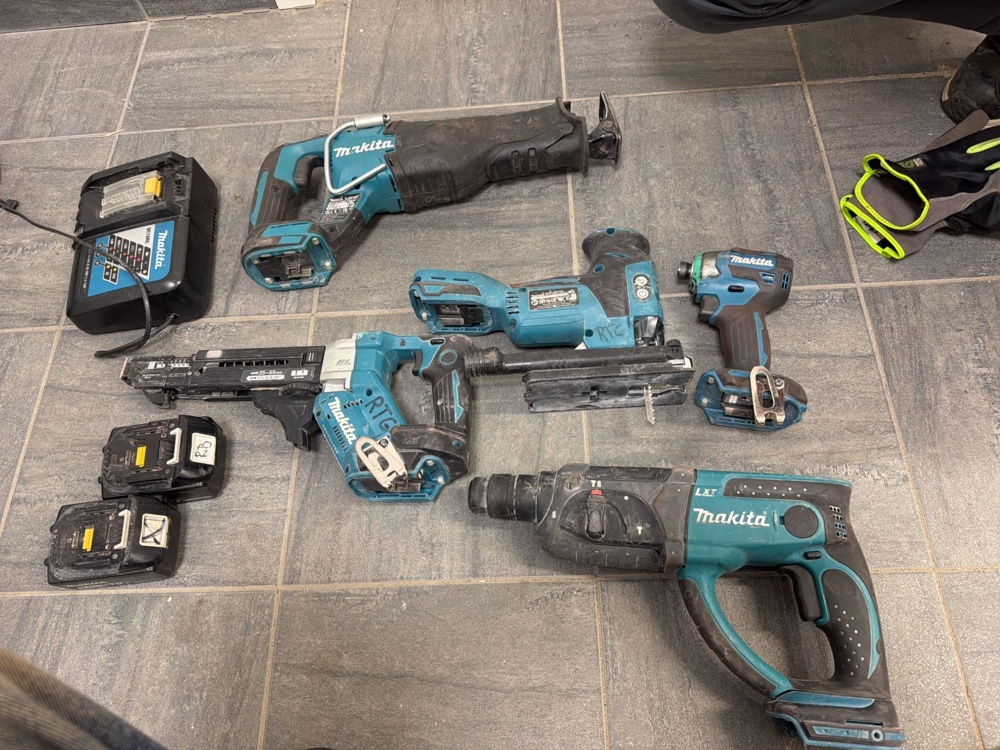 1566413-1 Tool kit - Makita