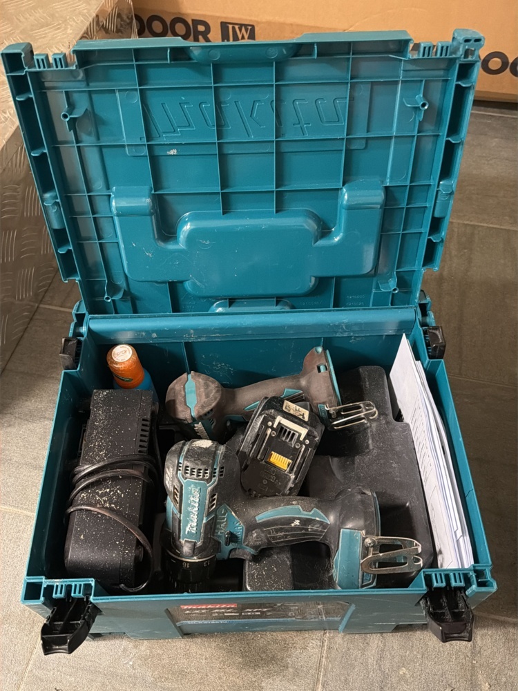 1566414-1 Screwdriver 2 pcs with accessories - Makita