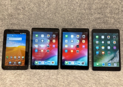 3 IPad mini 2 and 1 Samsung galaxy tab