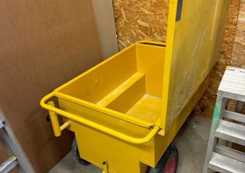 Toolbox on wheels