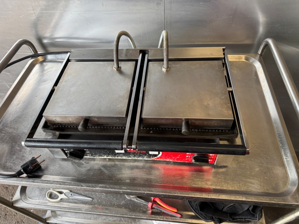 1406090-2 Double clamp grill – Sirman