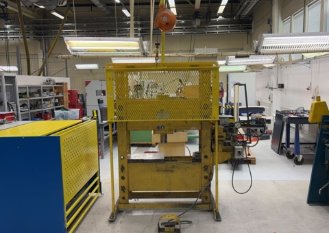Hydraulic press with hydraulic pump - Enerpac 100 tons