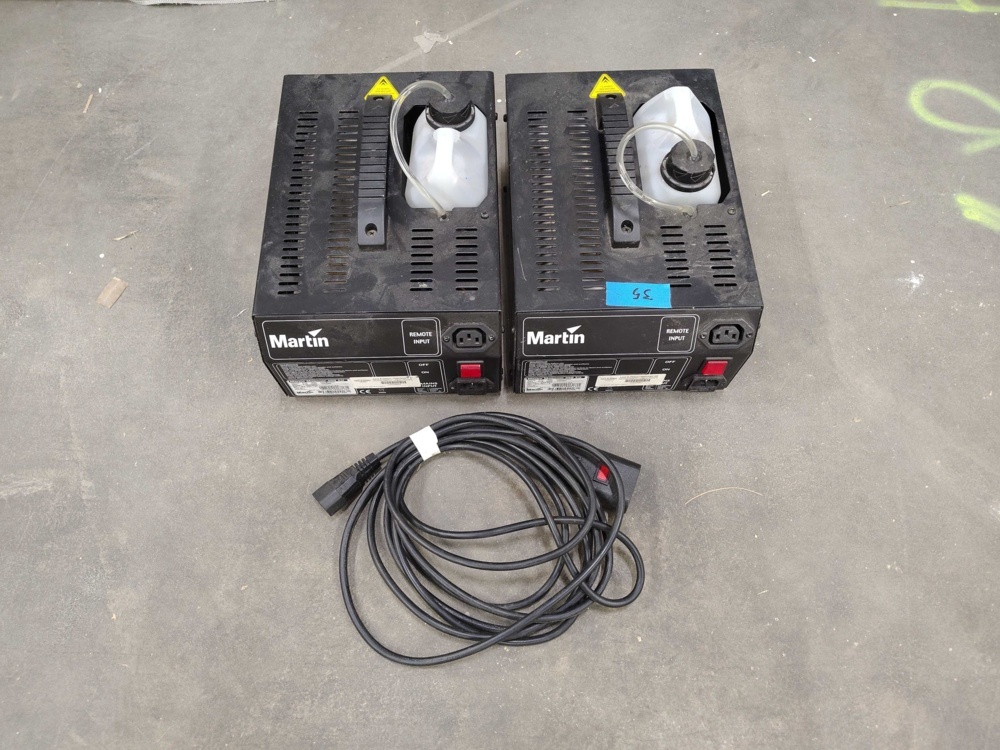 1582531-1 Smoke Machines - Martin Magnum 550